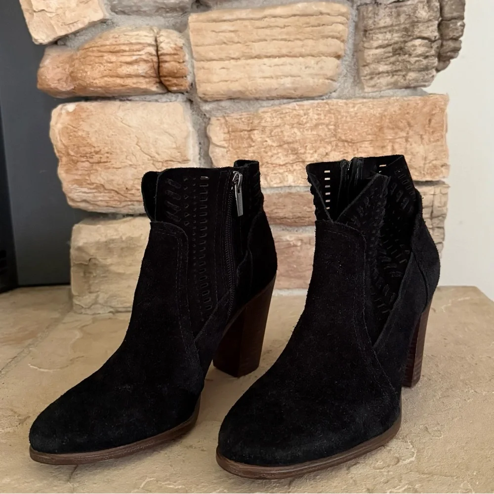 Vince Camuto super cute